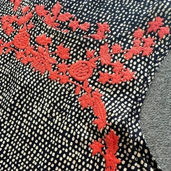 THML Embroidered Tank Top Small - Picture 5 of 7